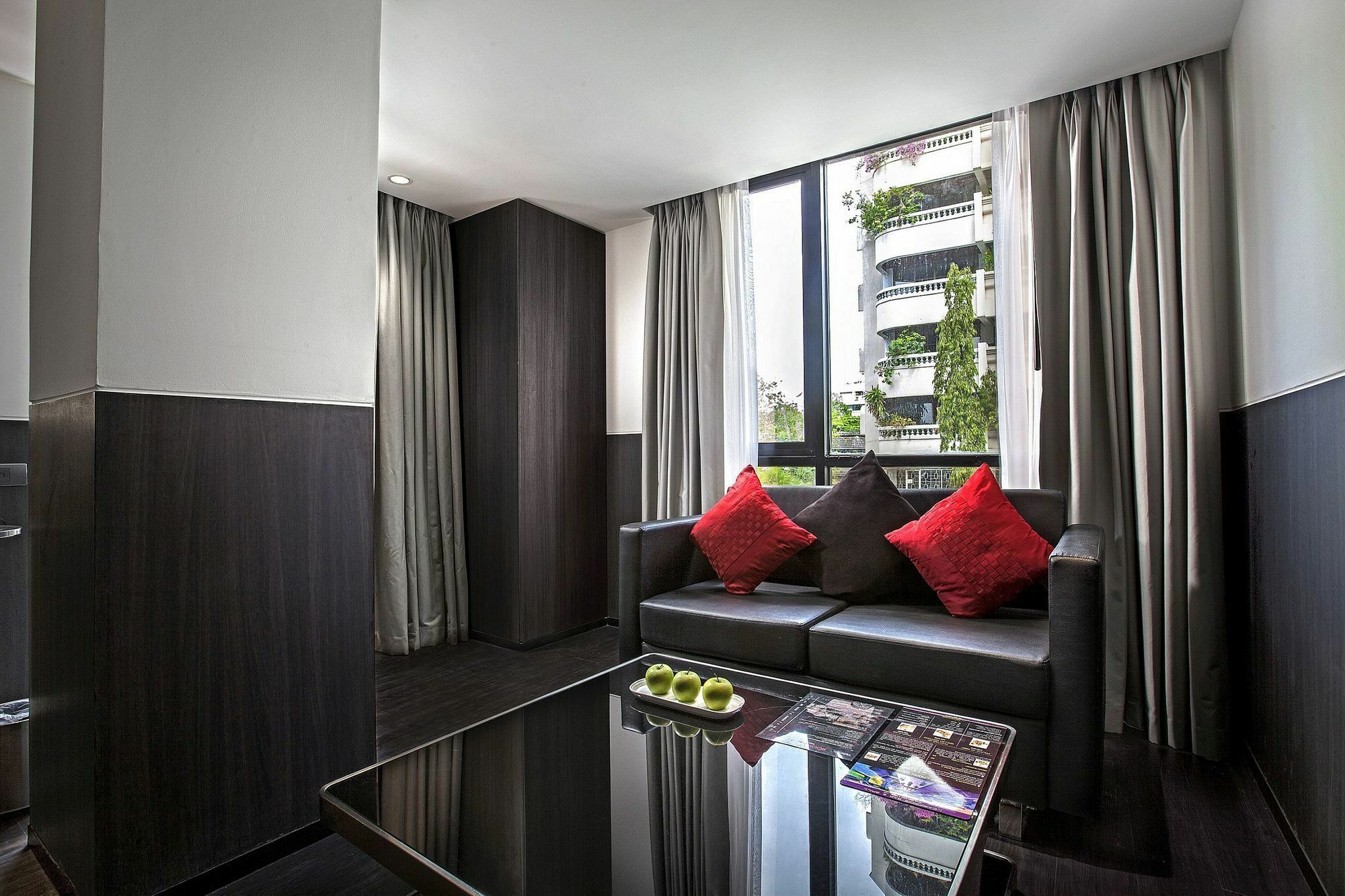 갤러리아 12 수쿰윗 방콕 바이 컴퍼스 호스피탈리티  호텔 외부 사진